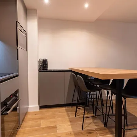Renovated Flat For 5 P With Swimming Pool Tennis Court And Car Park 232 *