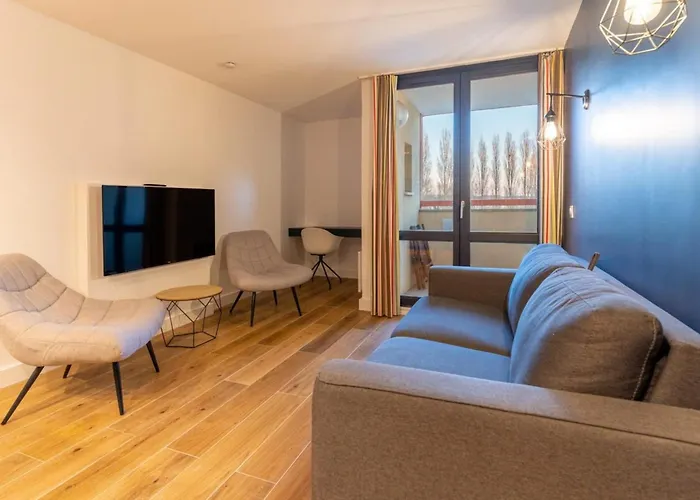 Renove Pour 5 Pers Avec Piscine Tennis Et Parking 232 Апартаменты *